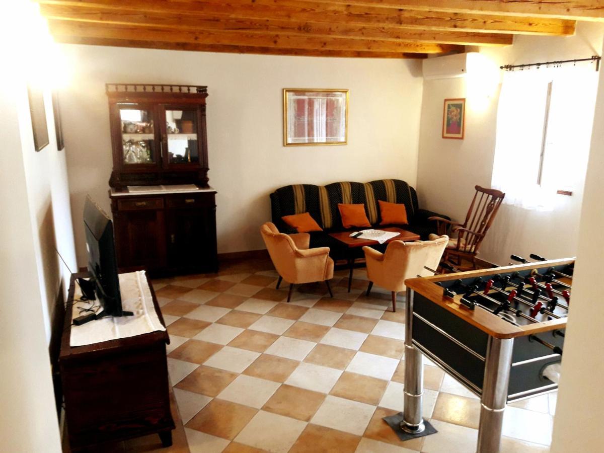 Вилла Casa Istriana Nona Pina Каштелир Экстерьер фото