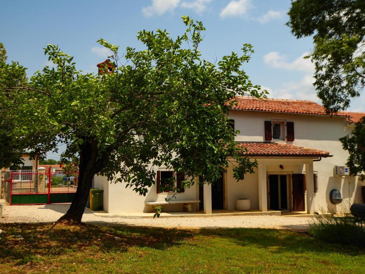 Вилла Casa Istriana Nona Pina Каштелир Экстерьер фото