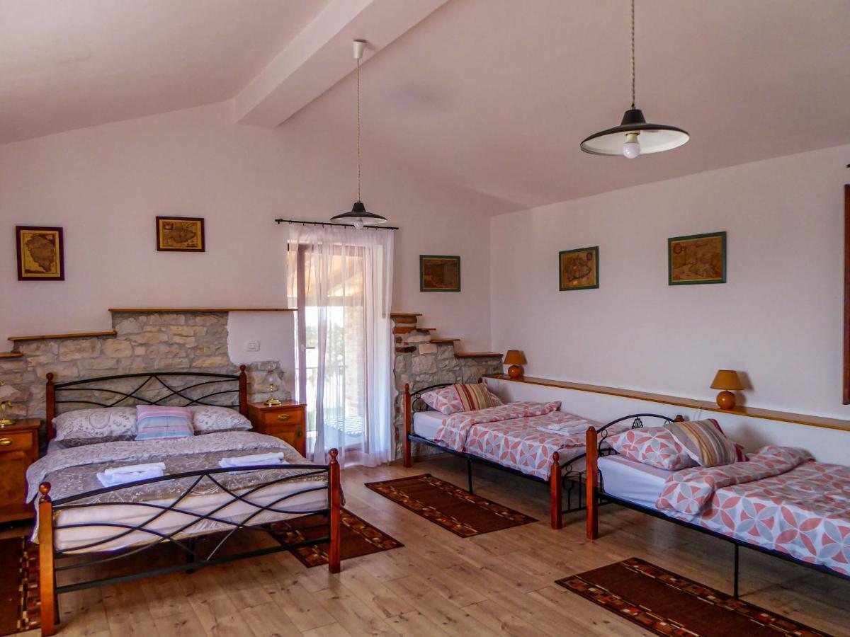 Вилла Casa Istriana Nona Pina Каштелир Экстерьер фото